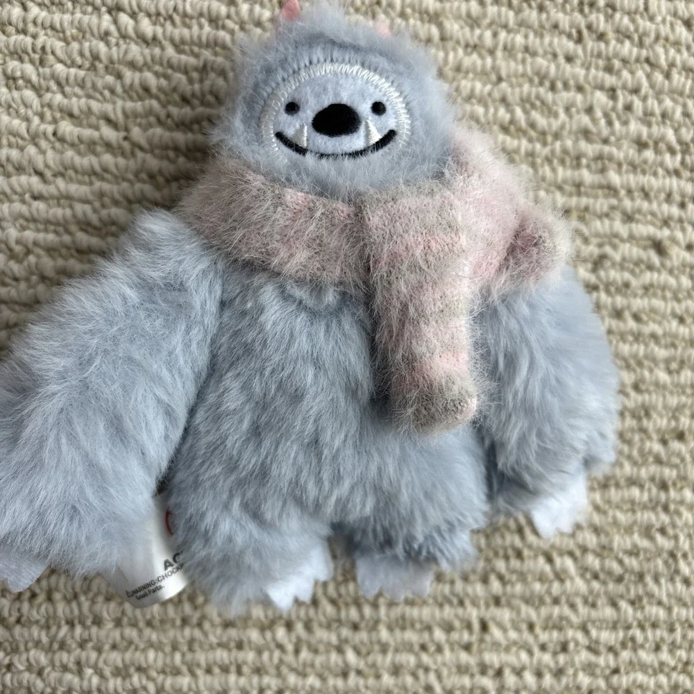 TARGET CHRISTMAS ORNAMENT YETI SHAGGY blue FUR KNIT WINTER SCARF